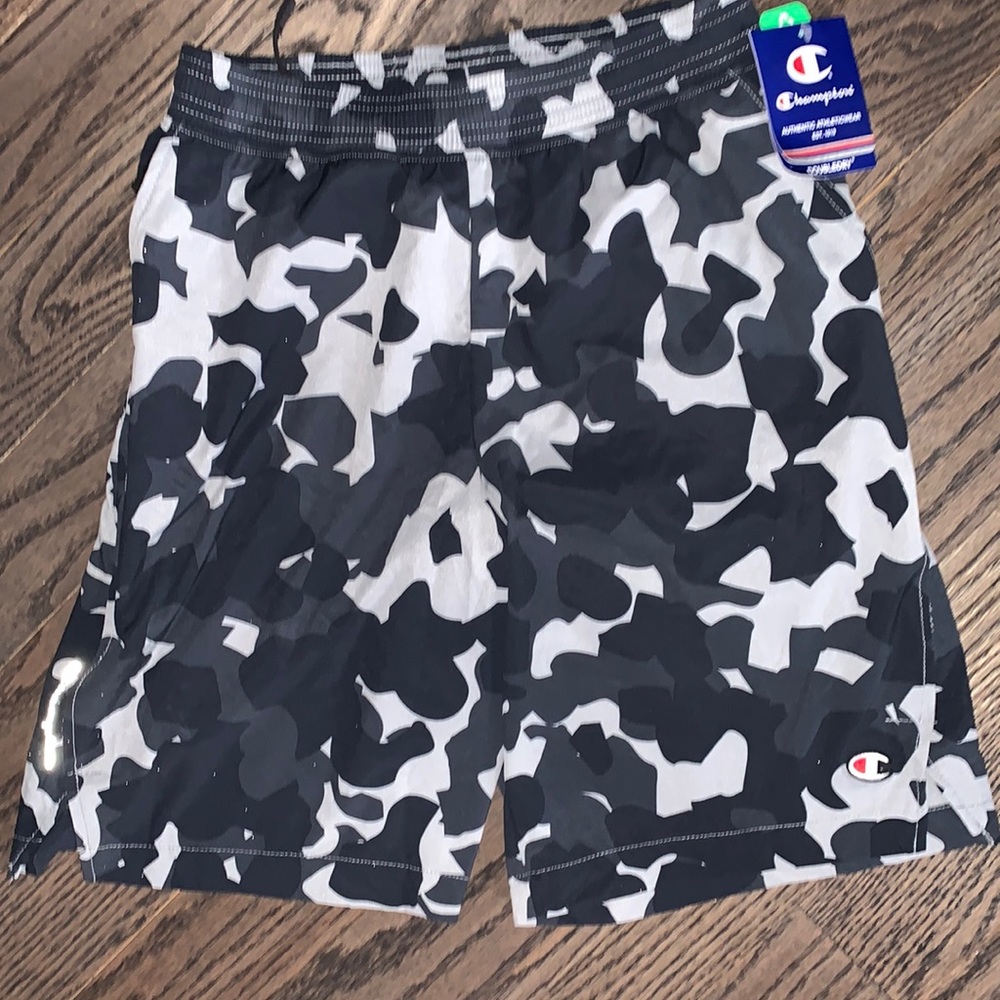 Champion Men’s 9 Camo Print Shorts - Small